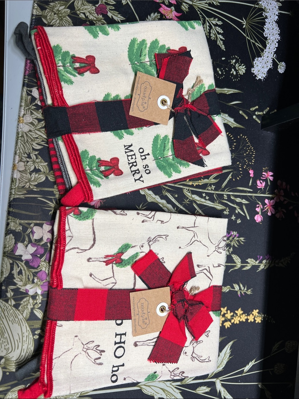BNWT set of 2 Mud Pie Holiday Kitchen Towel Set 100% Cotton